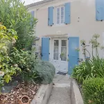Les Hirondelles Holiday home *